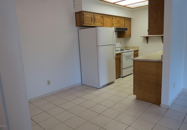 Building Photo - 5750 N Camino Esplendora