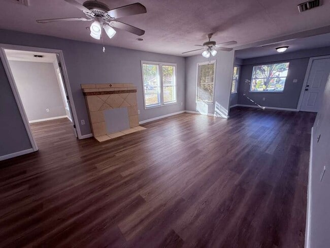 Building Photo - Beautiful Upgraded 3/2 Home in Jackson Heights!!