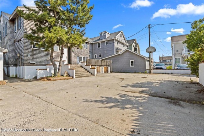 Building Photo - 1427 Ocean Front