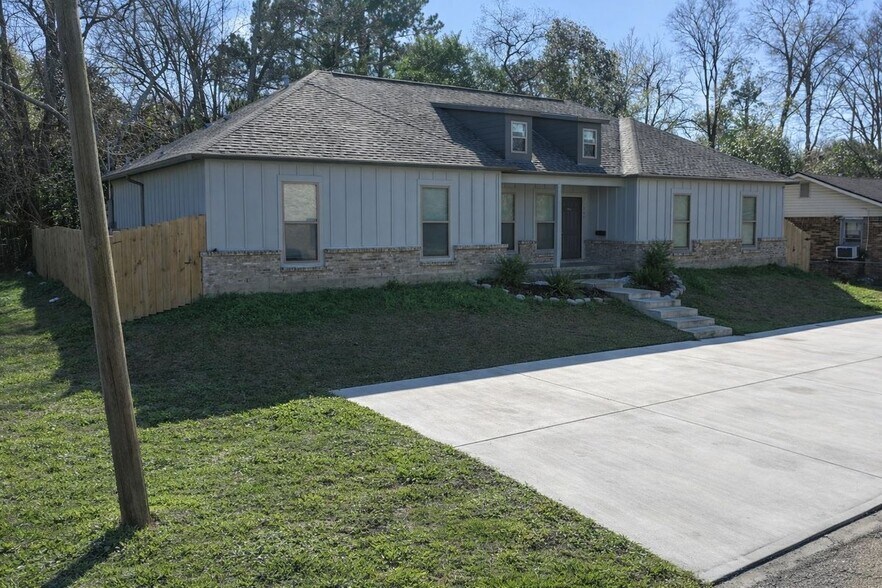 Building Photo - 343 W Johnson St