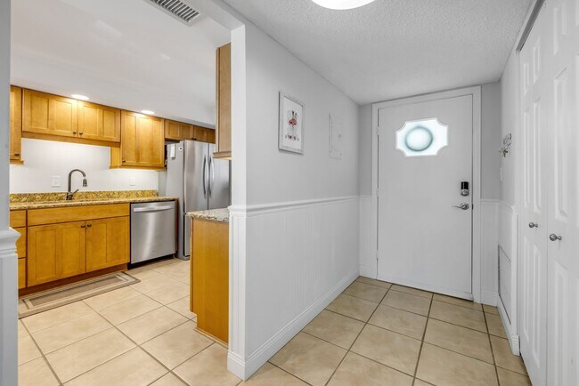 Building Photo - New Smyrna Fully Furnished 2BD/2BA Beach Condo in Waterfront Community!