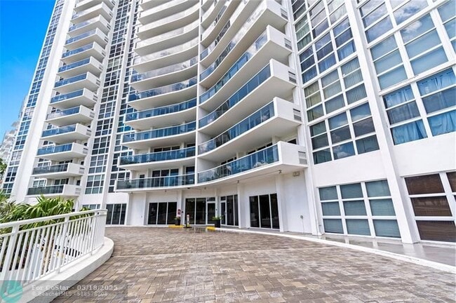 Building Photo - 2841 N Ocean Blvd
