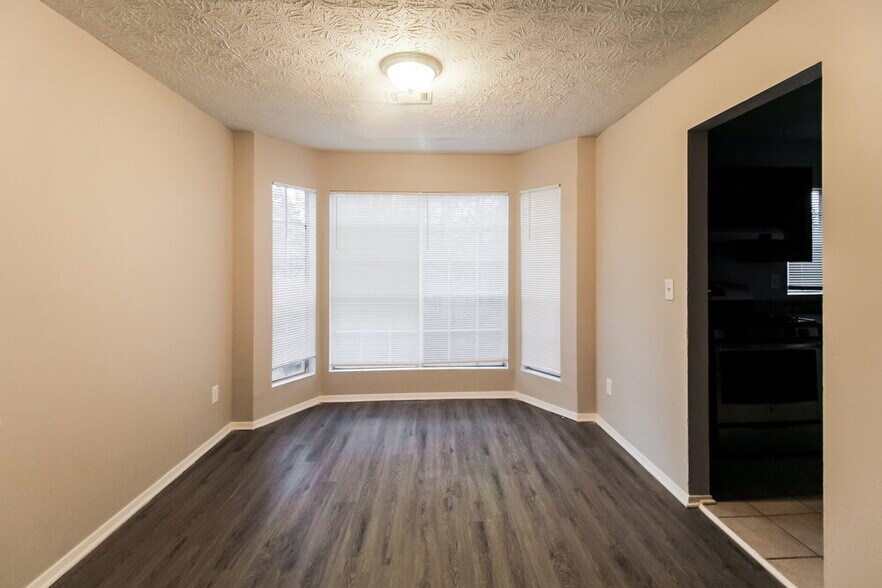 Building Photo - 7115 Chestnut Ln