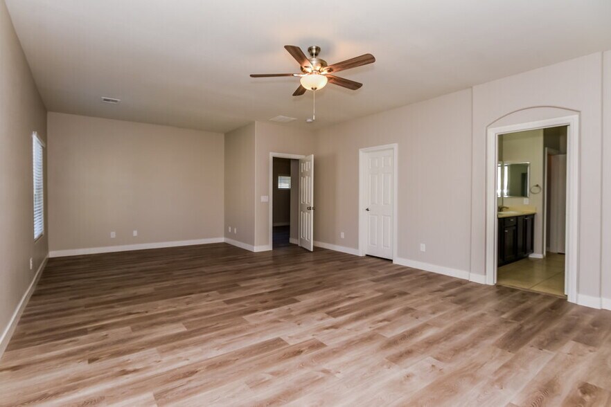 Building Photo - 9519 Vega Carpio Ave