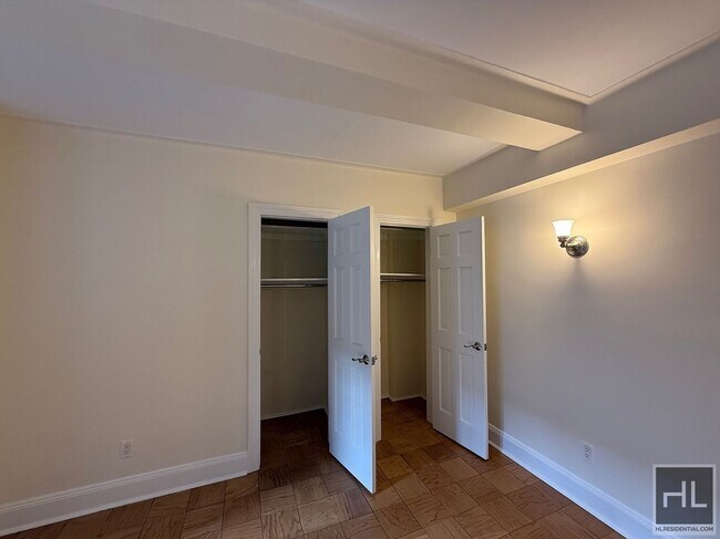 Building Photo - Christopher Street