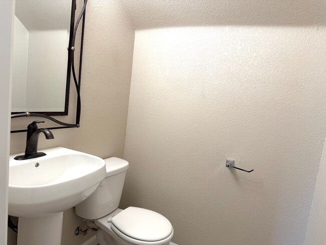 Building Photo - Beautiful Home Ready for Rent!