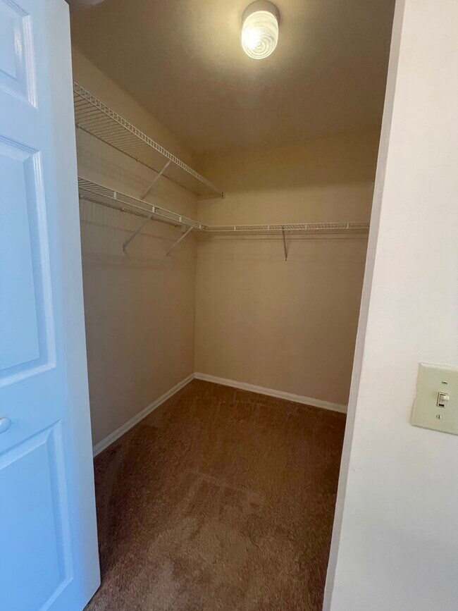 Building Photo - 12243 Londonderry Ln