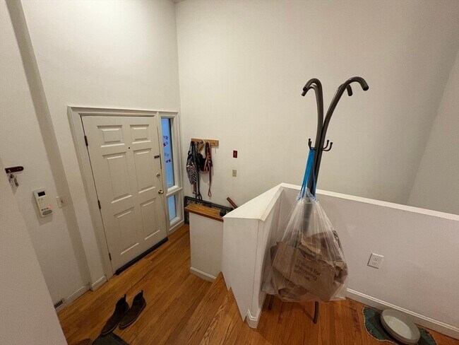 Building Photo - 25 Church St