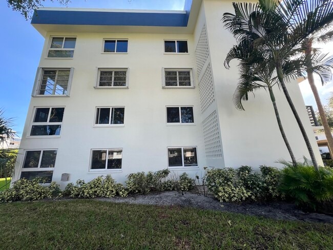 Building Photo - 3401 Spanish Trail