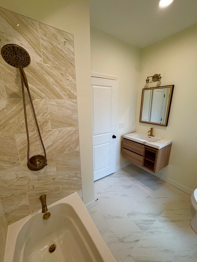 Building Photo - 412 St Clair Ave