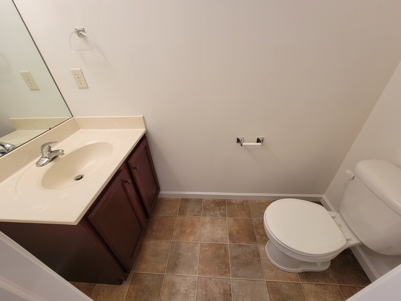 Building Photo - 402 Mount Olive Ln