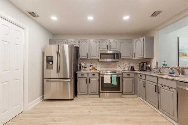 Building Photo - 1508 S Bay Villa Pl