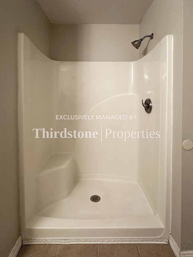 Building Photo - 7800 Point Meadows Dr