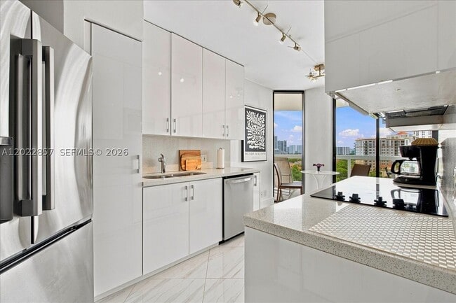 Building Photo - 20185 E Country Club Dr