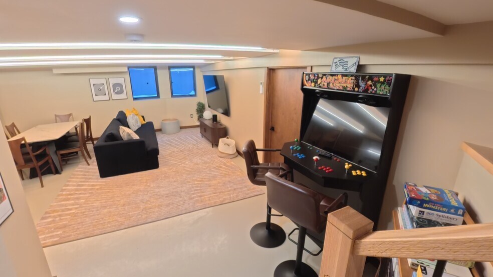 Building Photo - 64 Newcomb Rd