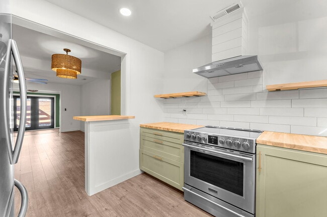 Building Photo - 706 Nora Ln