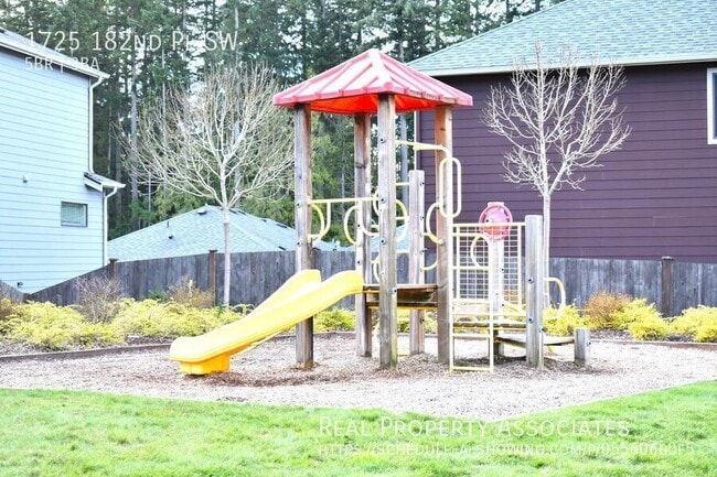 Building Photo - 1725 182nd Pl SW