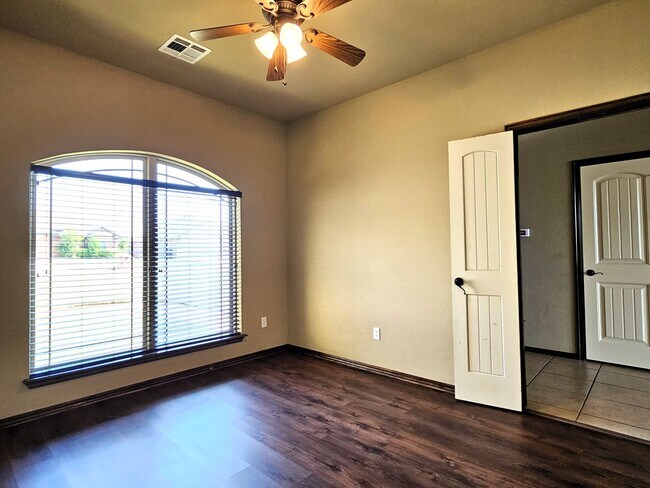 Building Photo - 3401 Ashton Dr