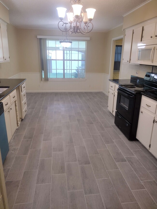 Building Photo - 402 S Wofford St