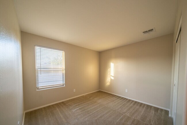 Building Photo - 26879 N 173rd Ln