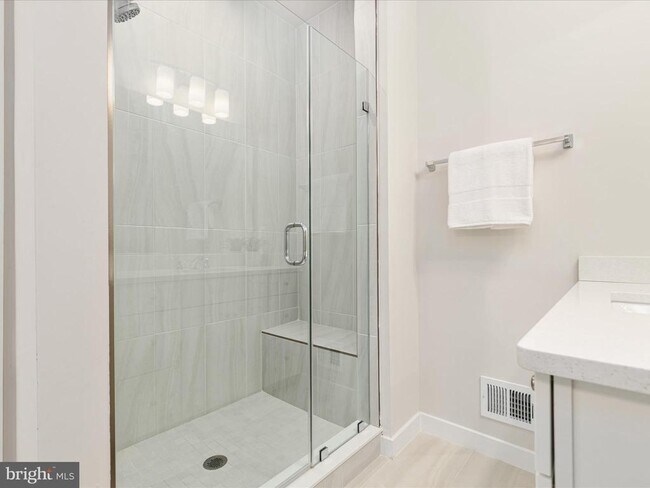 Building Photo - 44485 Wolfhound Sq