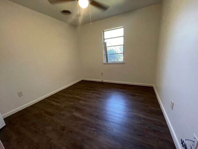 Building Photo - 3256 Highland Ave