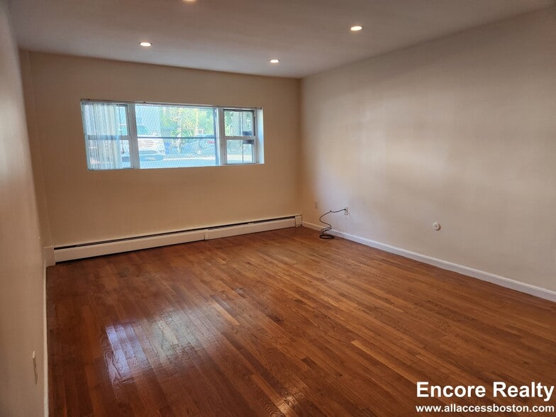 Building Photo - 34 Gardner St