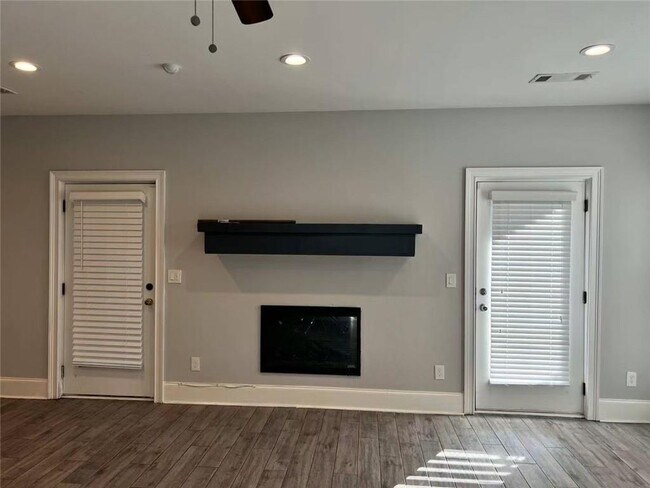 Building Photo - 3816 Chamblee Dunwoody Rd