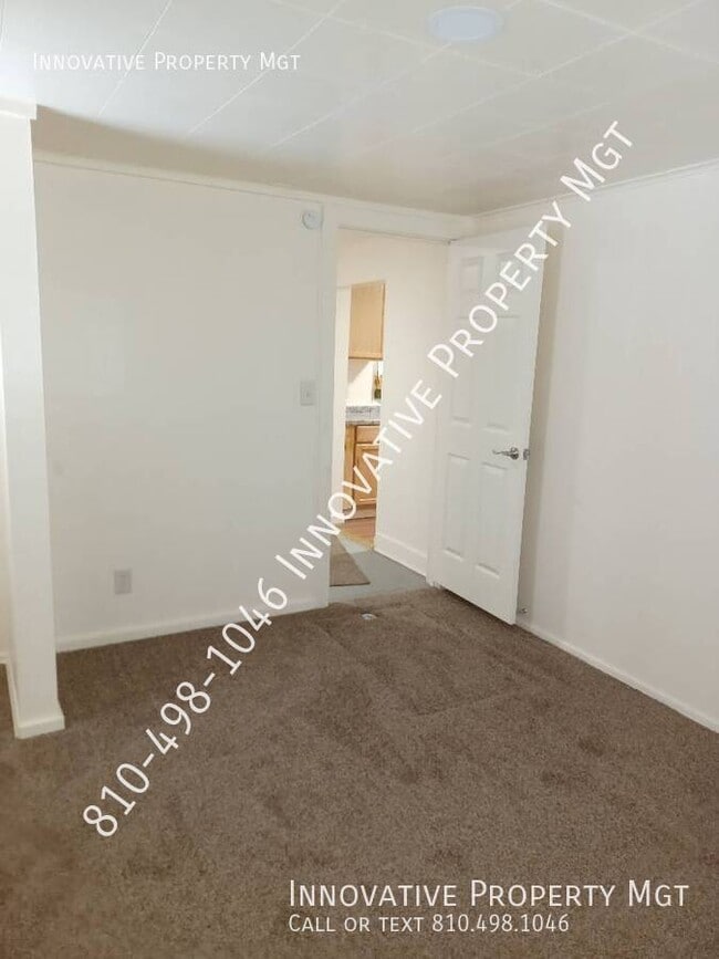 Building Photo - 1077 W Bergin Ave