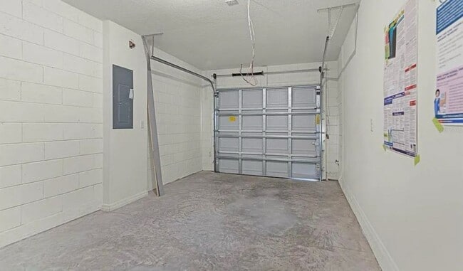 Building Photo - 528 Zinfandel Dr