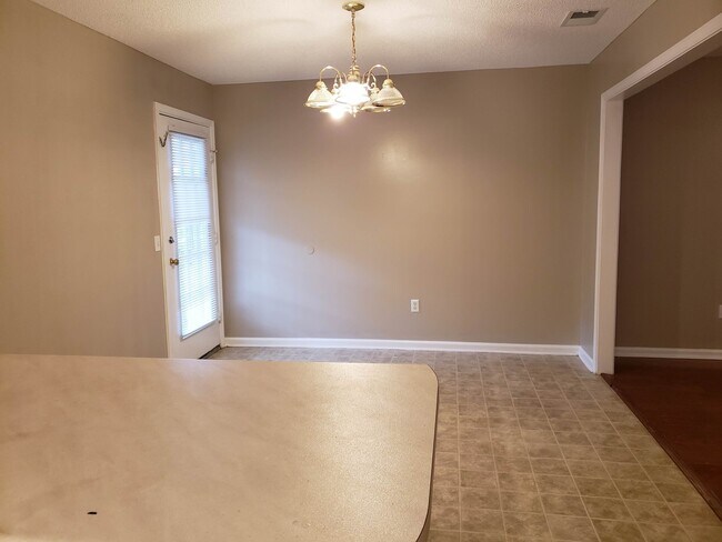 Building Photo - 3 BR/3BA Located in the Heart of Rincon