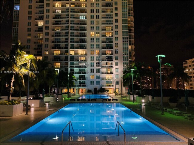 Building Photo - 950 Brickell Bay Dr