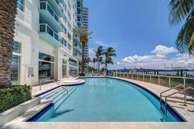 Building Photo - 650 West Ave