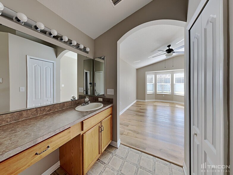 Building Photo - 15822 Pond Rush Ct