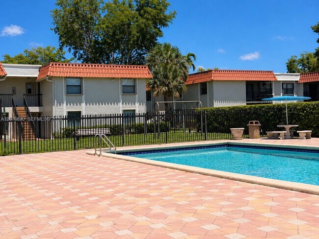 Building Photo - 9730 Hammocks Blvd