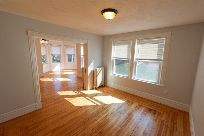 Building Photo - 72 Grampian Way