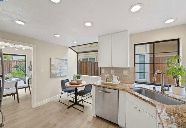 Building Photo - 3664 Thrush Terrace