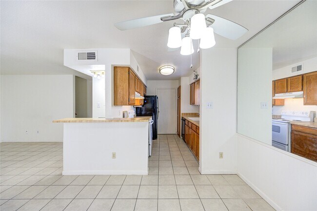 Building Photo - 6500 Sands Point Dr