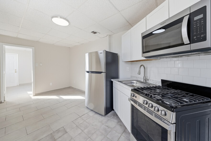 Building Photo - 807 W New York Ave