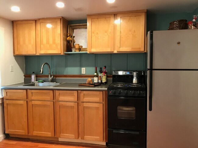 Building Photo - 825 57th St