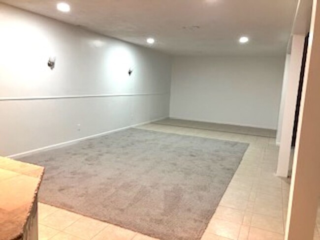 Building Photo - ***Spacious DREAM HOME w/Fresh Paint New A...