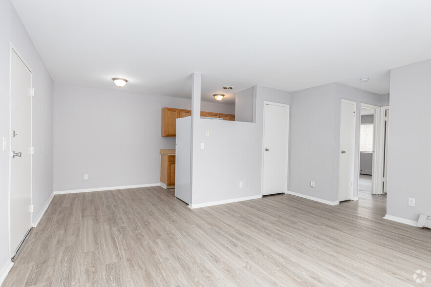 2BR, 1BA - 950SF - Renata Apartments