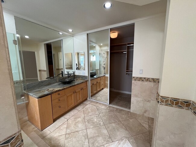 Building Photo - Hampton Court (Mililani Mauka) - Must see!!  3 bedrooms, central A/C, large 1745 sf, 2 story