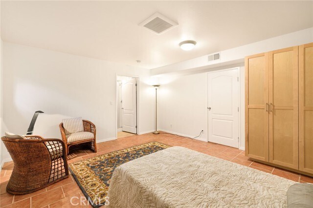 Building Photo - 1827 Barry Ave