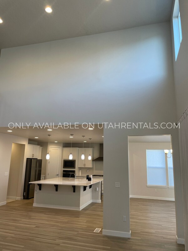 Building Photo - 802 E 1400 S