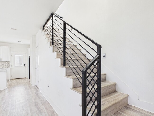 Building Photo - Modern Freestanding Condo with Private Yard Near Downtown Austin