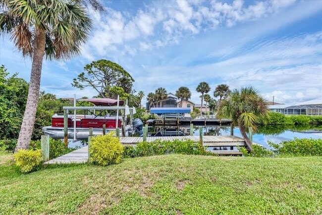 Building Photo - 4696 Pompano St