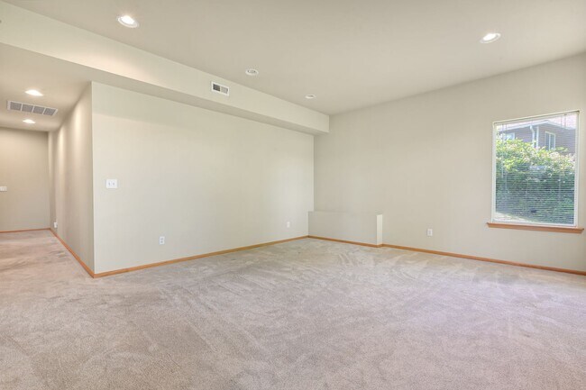 Building Photo - 2131- 2133 Yew Street