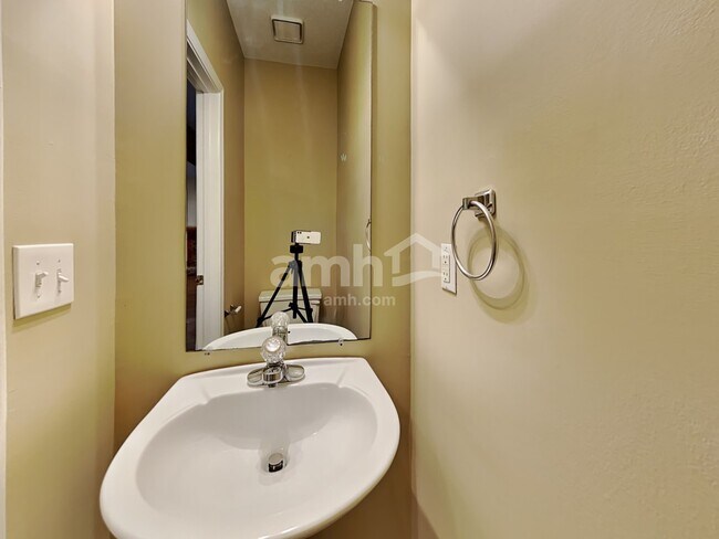 Building Photo - 2020 Foster Dr