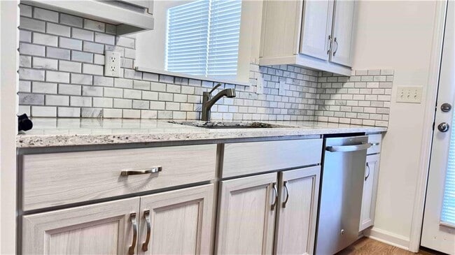 Building Photo - 6243 Shoreview Cir